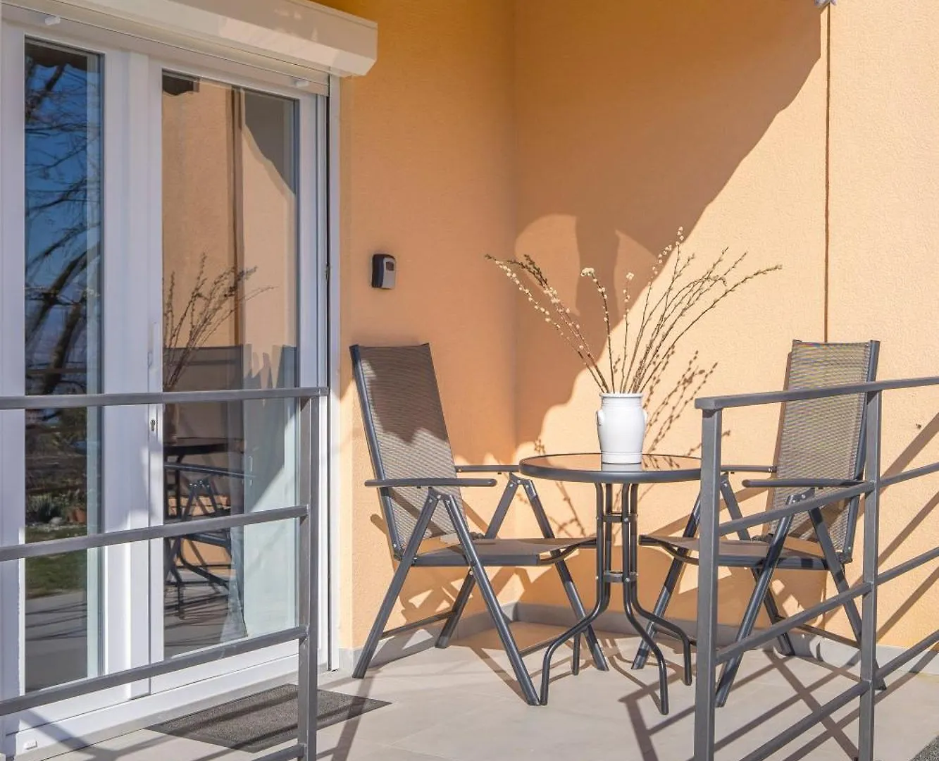 Alloro Apartments Opric