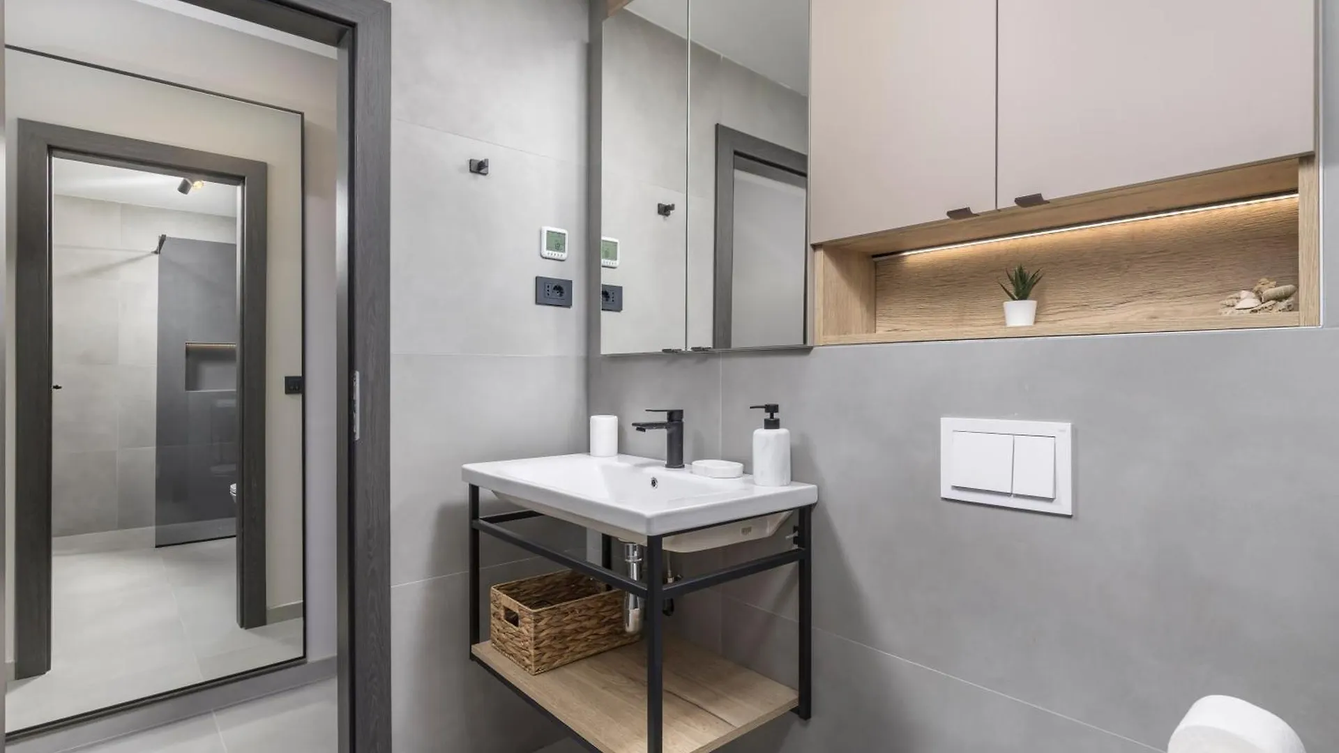 Alloro Apartments Opric Croatia