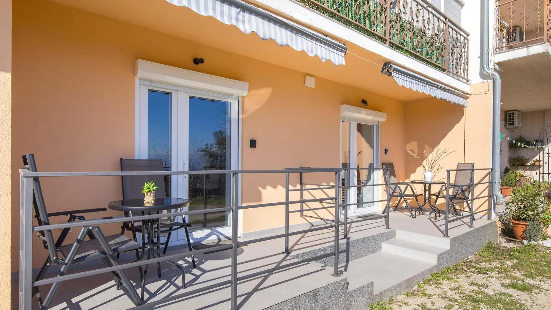 Alloro Apartments Opric 0*,  Croatia