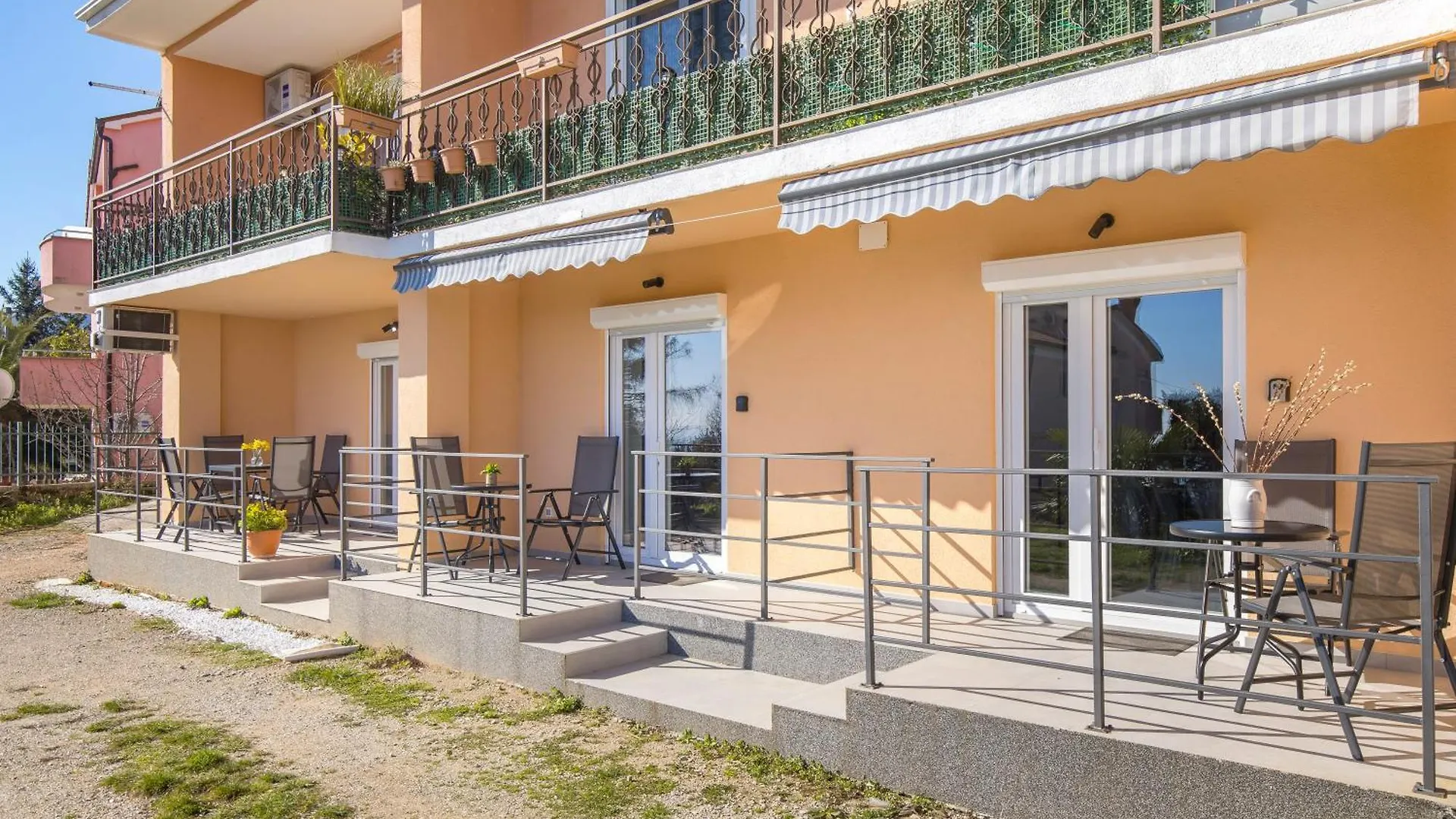 Alloro Apartments Opric 0*,  Croatia