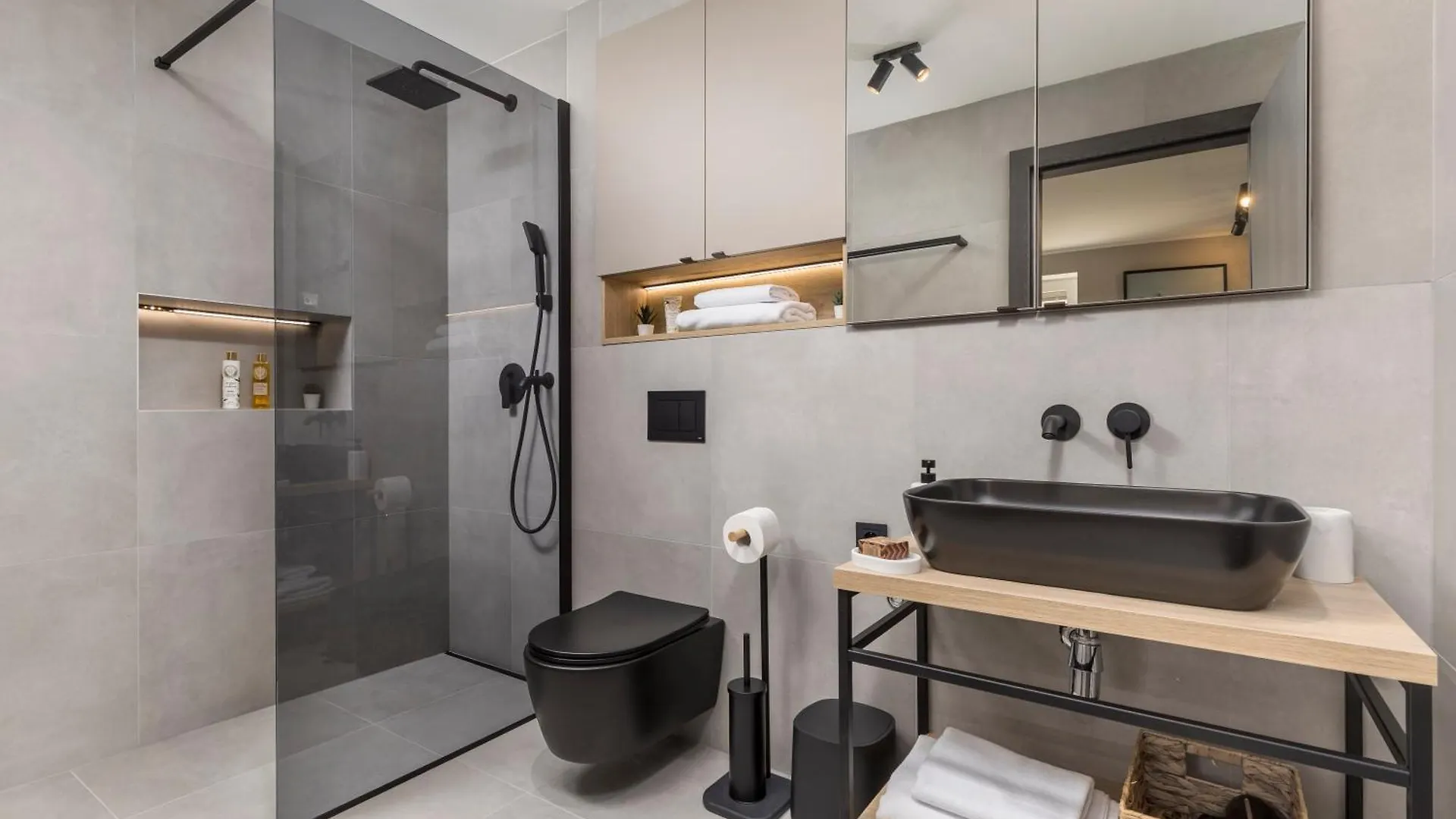 Alloro Apartments Opric