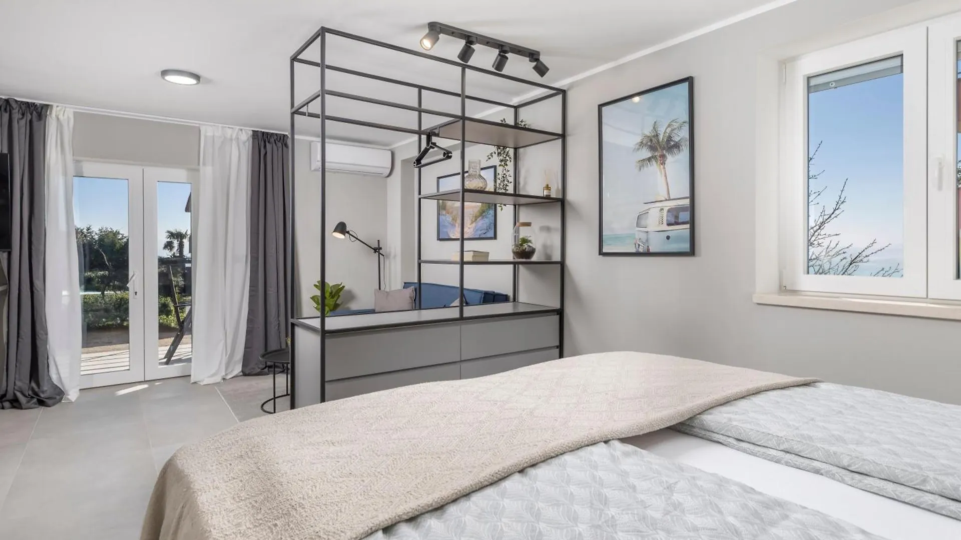 Alloro Apartments Opric