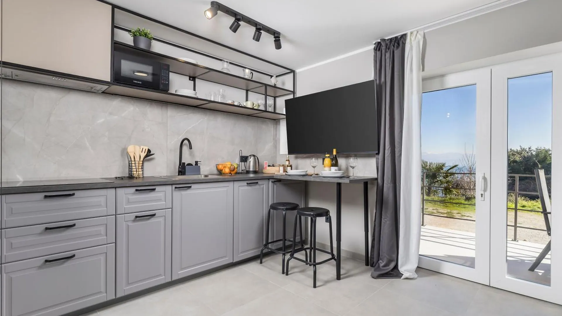 Alloro Apartments Opric