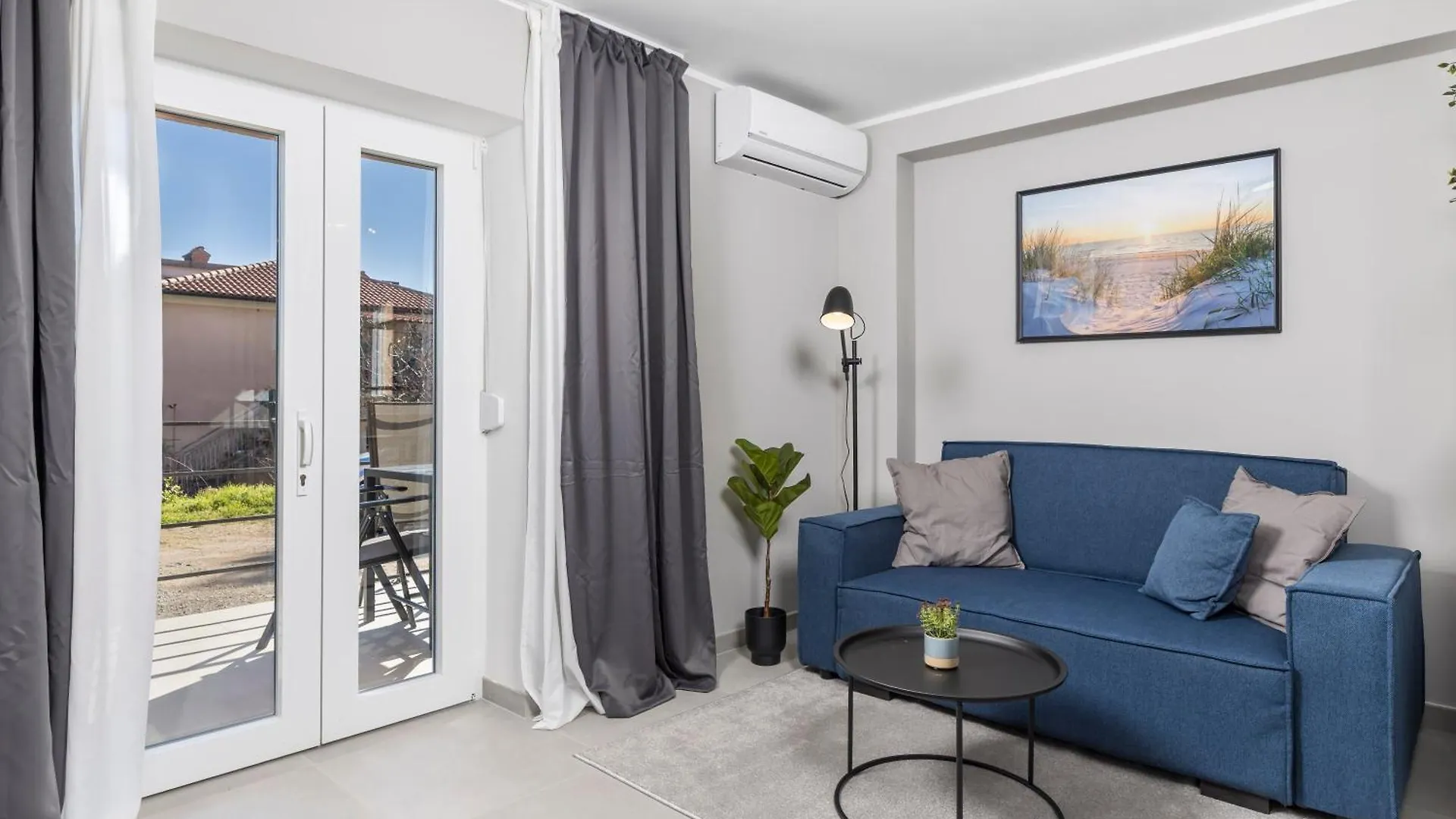 Alloro Apartments Opric 0*,