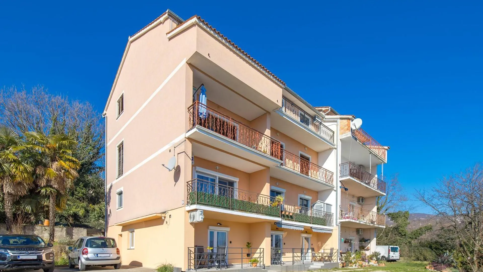 Alloro Apartments Opric