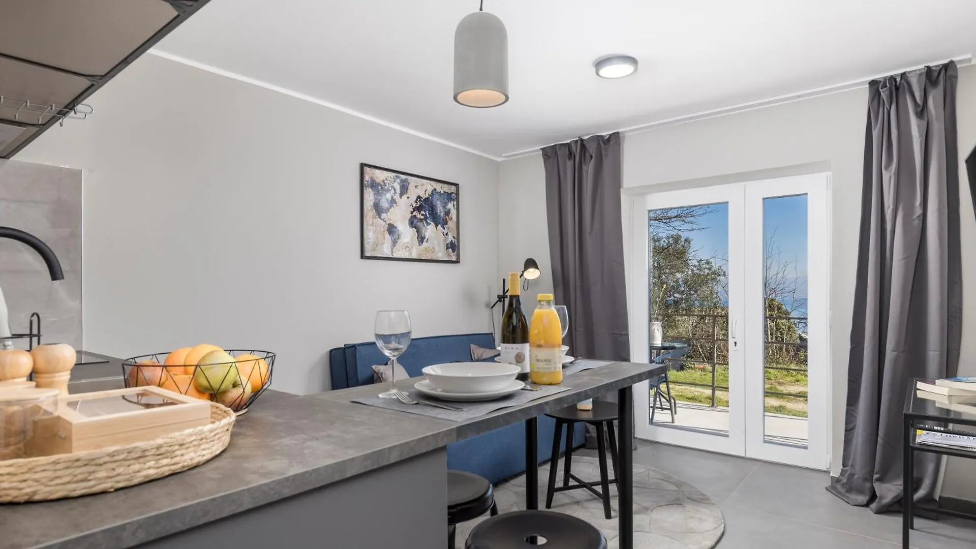 Alloro Apartments Opric
