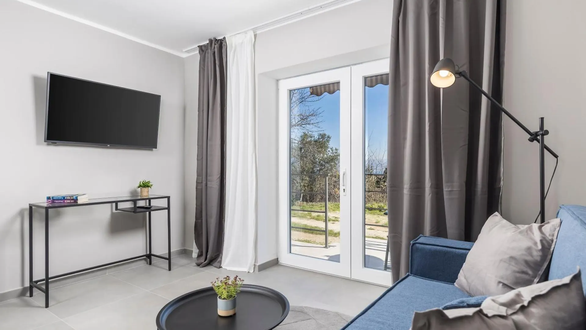 Alloro Apartments Opric