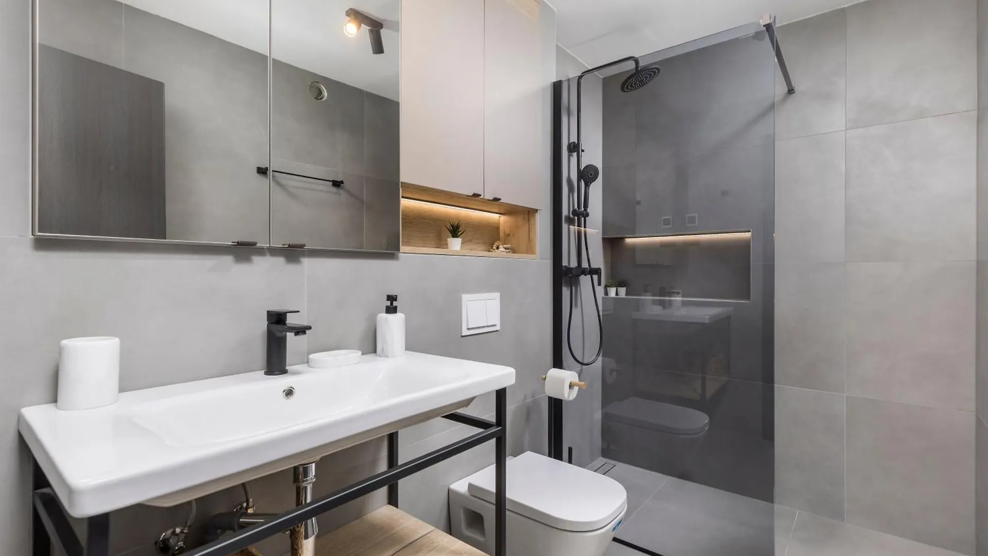 Alloro Apartments Opric