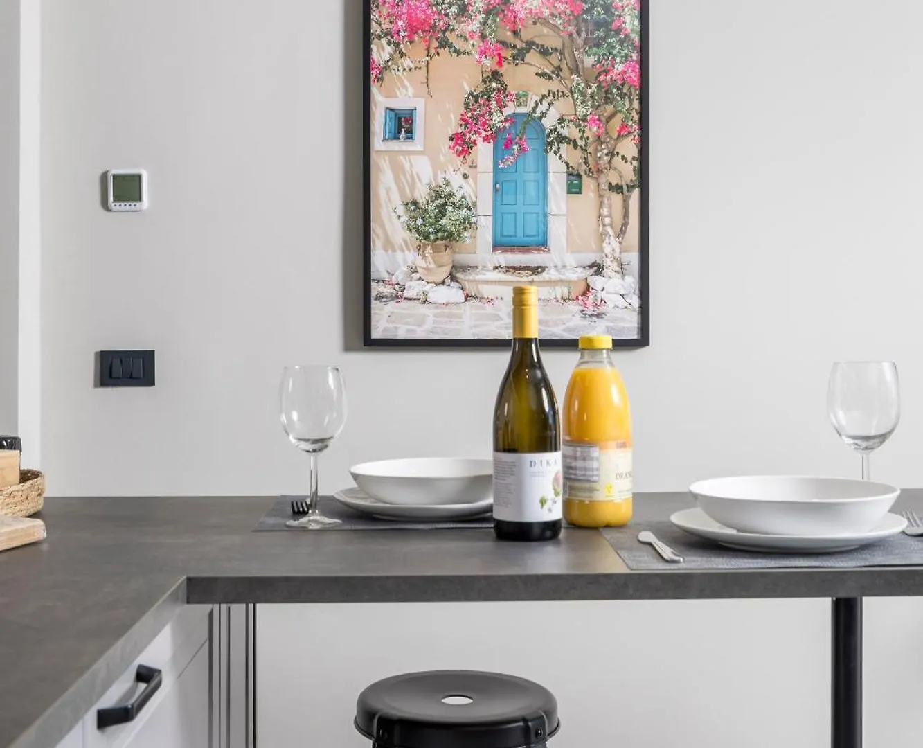 Alloro Apartments Opric