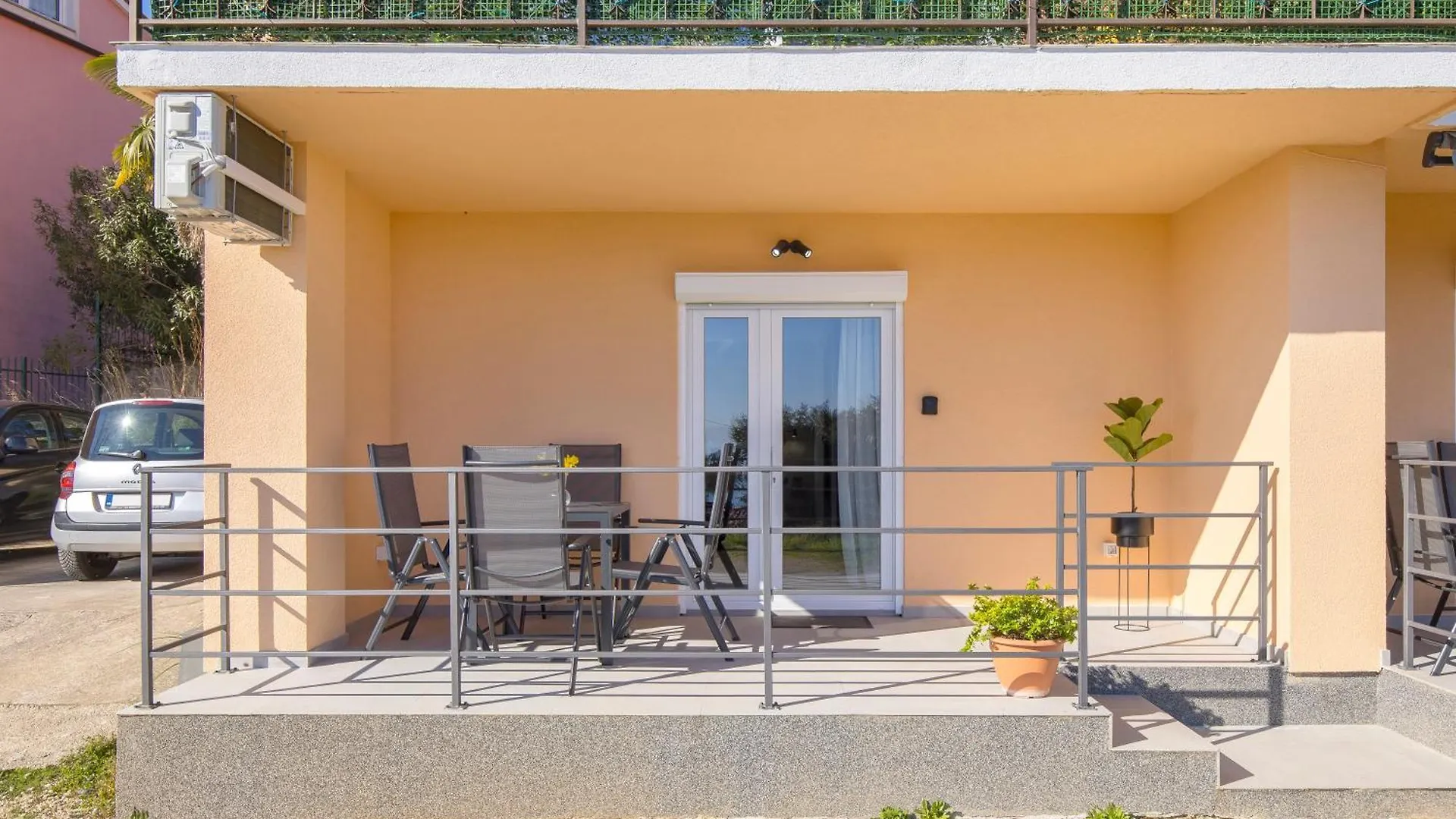 Alloro Apartments Opric