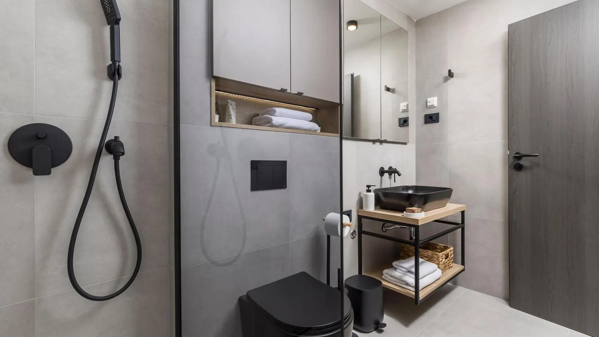 Alloro Apartments Opric 0*,  Croatia