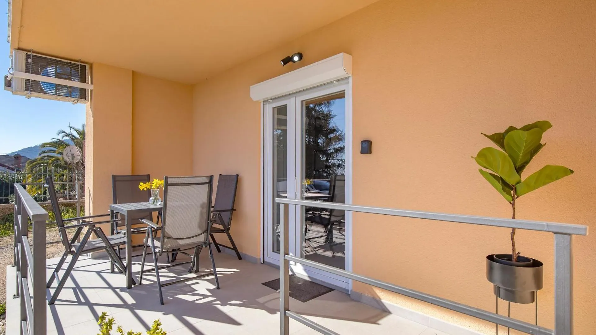 Alloro Apartments Opric